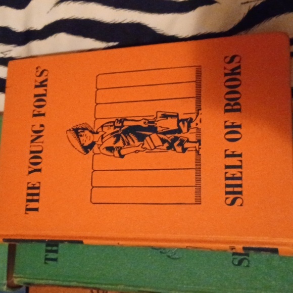 🏍Vintage 'The Young Folks' Book Collection - Picture 2 of 12